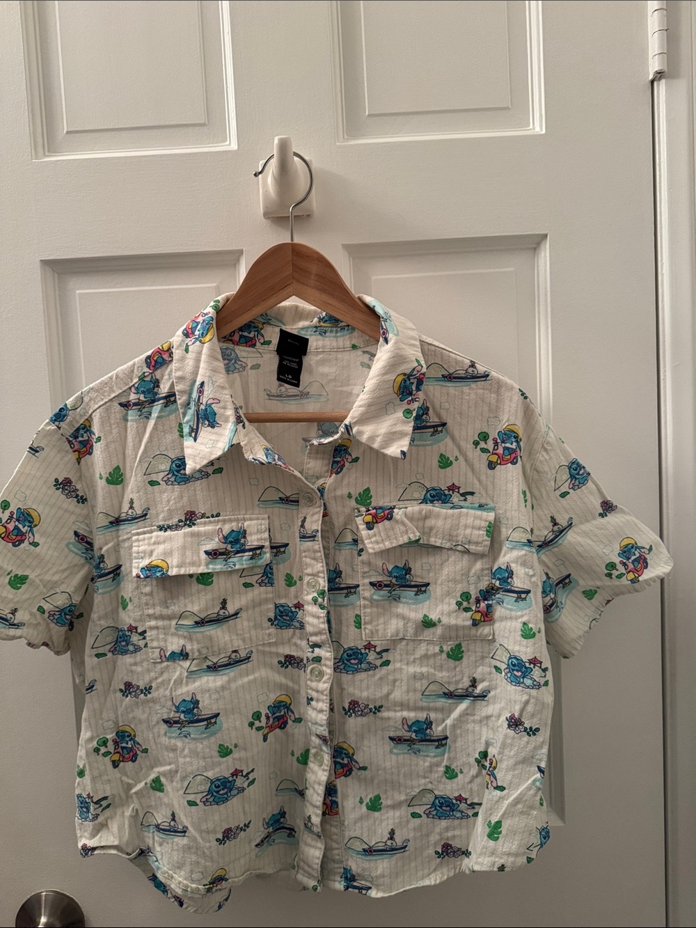 Her Universe White Short-Sleeve stitch Button-Down size L
